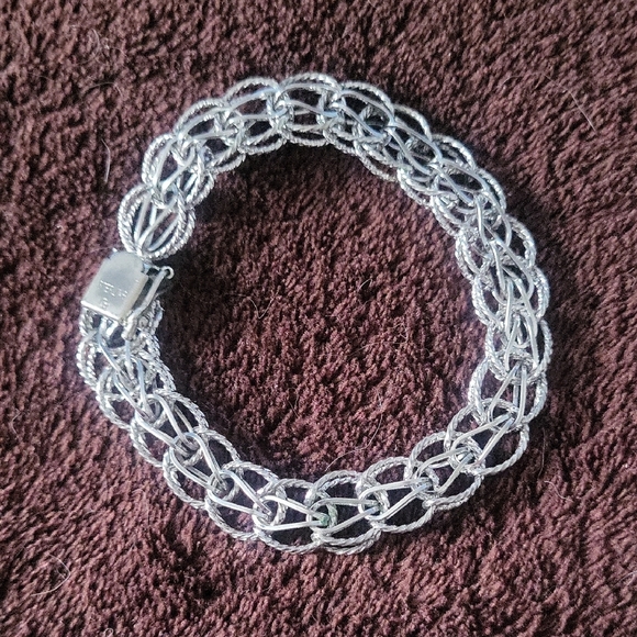 Elegant Silver Bracelet - Picture 3 of 8